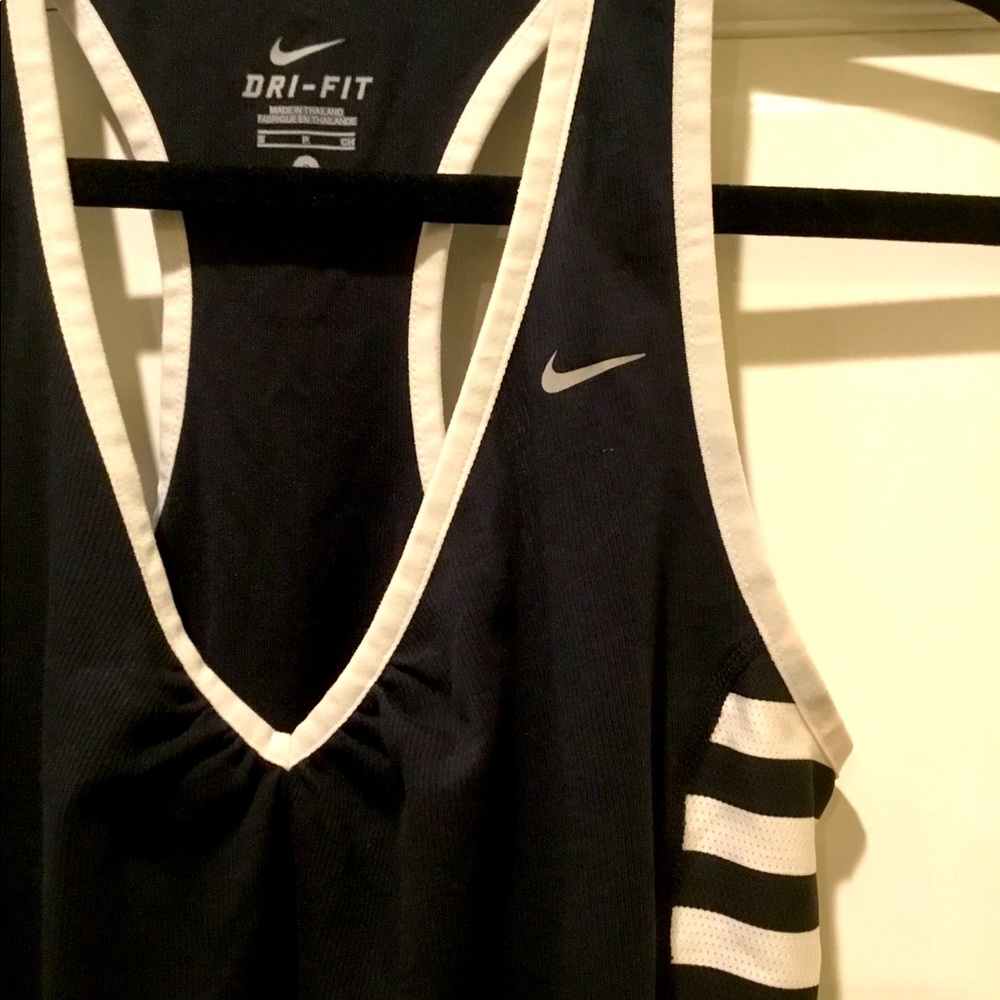 ✔️NIKE Dri-Fit Stretchy Tank